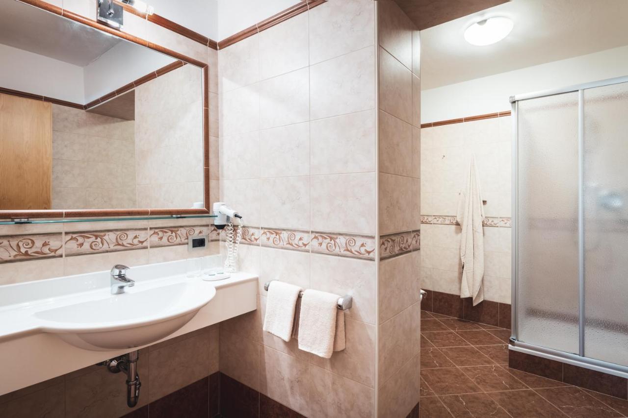 Berghotel Majarei Сан-Виджилио-ди-Мареббе Экстерьер фото