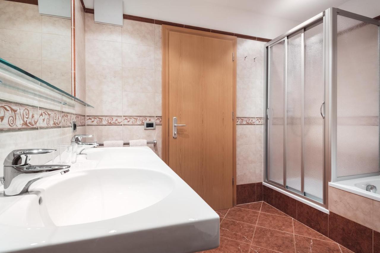 Berghotel Majarei Сан-Виджилио-ди-Мареббе Экстерьер фото